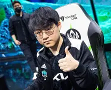 开云下载-TL力克GEN，ShowMaker操刀奇招英雄翻盘顶尖较量八强赛，引爆全场热议