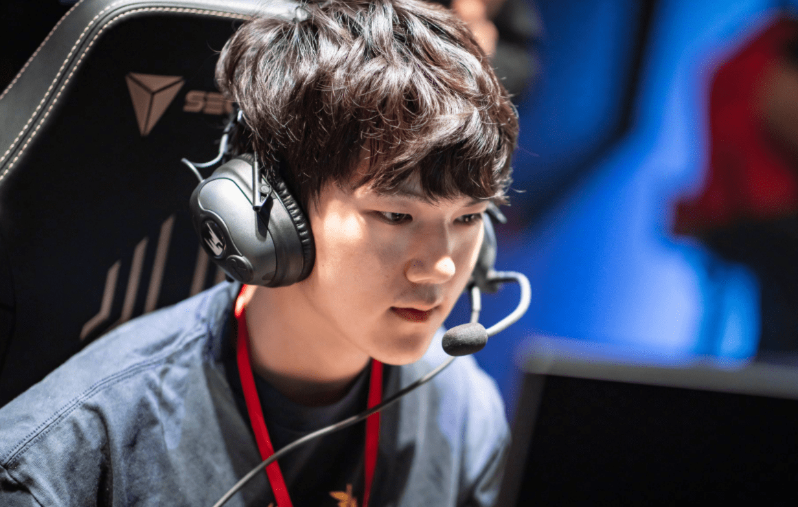 TSM力克100T,Uzi线上压制力十足顶尖较量八强赛,点燃全场激情的简单介绍 TSM力克100T,Uzi线上压制力十足顶尖较量八强赛,点燃全场激情的简单介绍