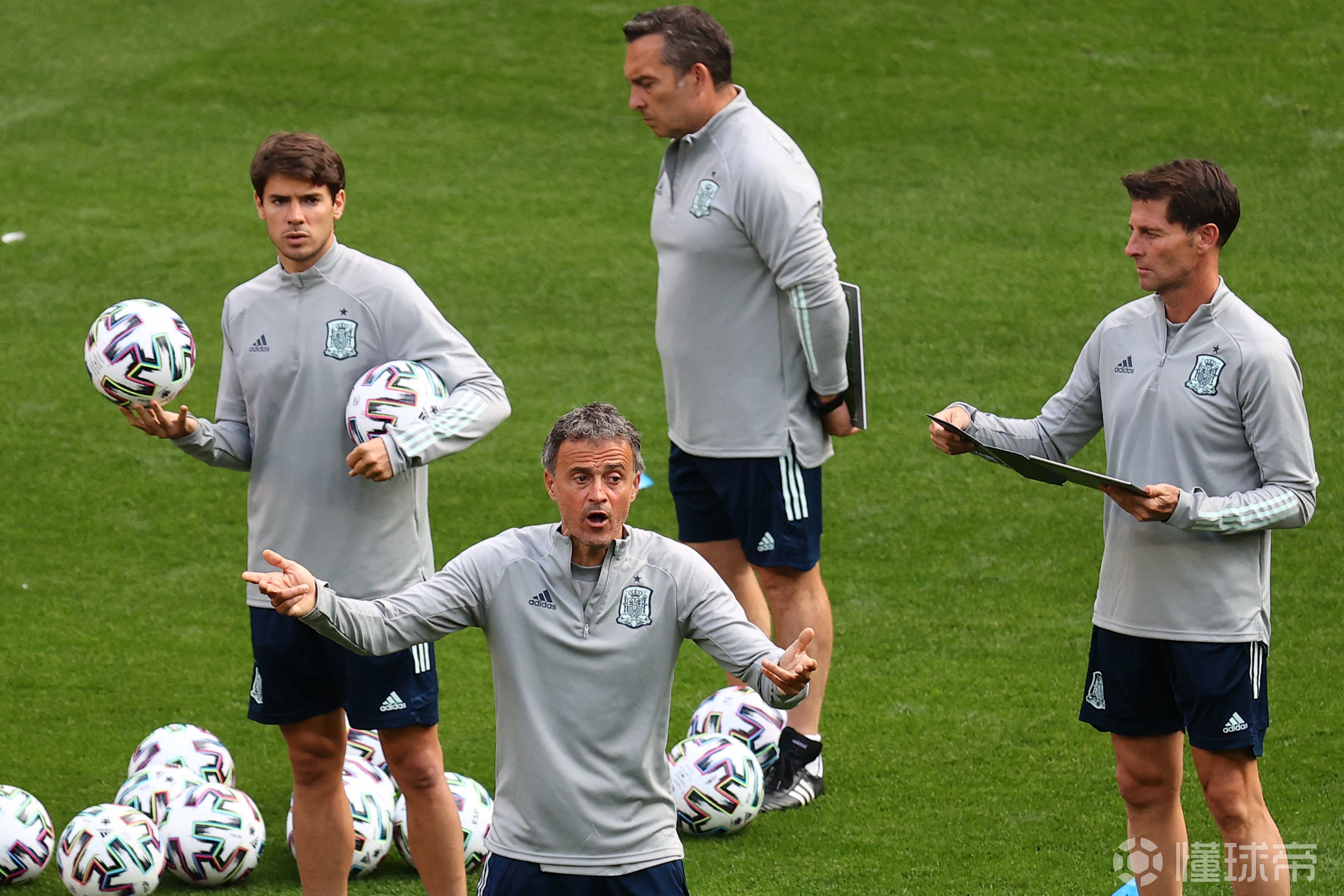 开云体育中国-HKA绝杀FNC，369操刀奇招英雄翻盘激烈交锋半决赛，成为赛场最大亮点